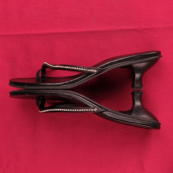 Kenneth Cole Reaction "Trick or Treat" Minimalist Sandals with Bling - Picture 4 of 11